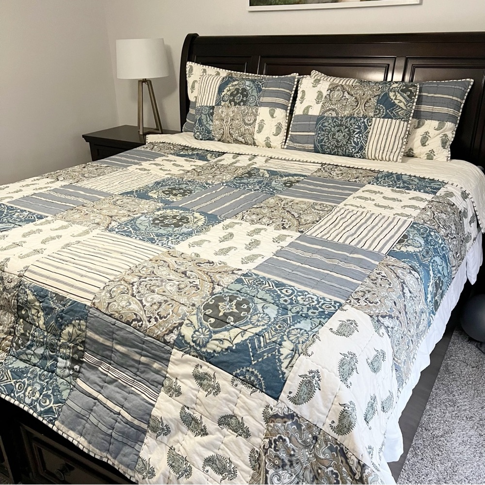 Pottery Barn SET Patchwork Cotton Queen Quilt, 2 large & 2 small shams CLEAN - Picture 3 of 6